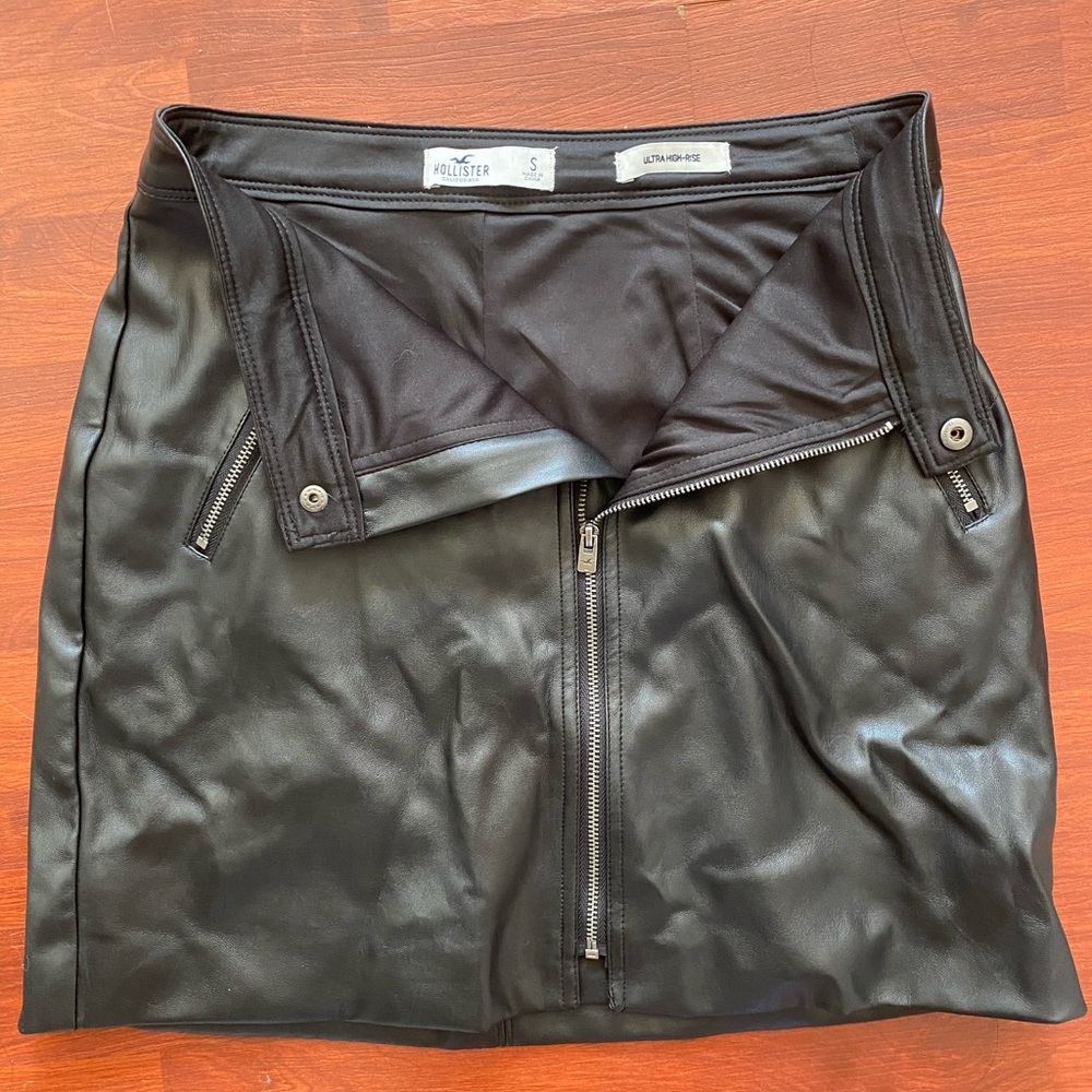 BRAND NEW Hollister leather skirt